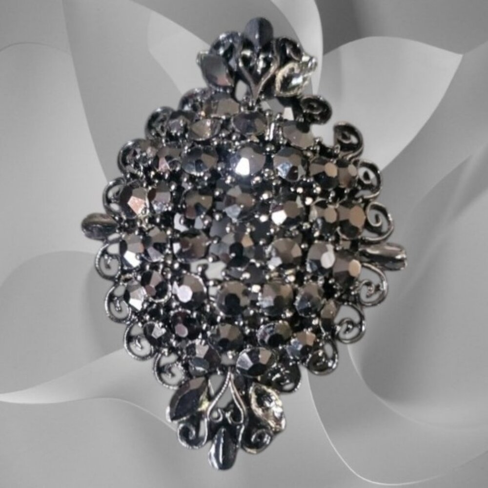 Elegant Black Crystal Rhinestone Statement Brooch - Picture 2 of 8